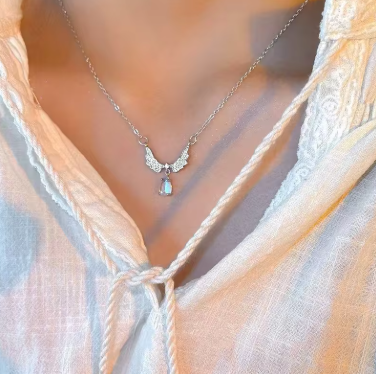 Light Luxury Angel Wing Pendant Necklace, Women's Fashion Exquisite Necklace Wedding Jewelry